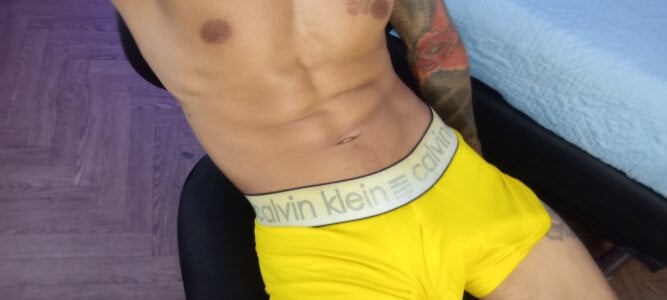 that lump in yellow de jonas_conor  2 photos