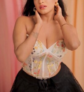 apekshaaa Public Pic