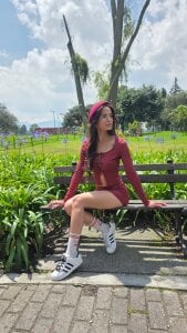 EmmyCortez Would you like to do it on a park bench? 🍃😏 টি ছবি