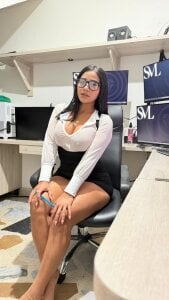 mia_hank Your favorite secretary is available... what's your next order 📒🔥❤️‍🔥 Foto 2