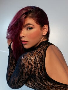 i just a girl od LolaSteven  4 snímek