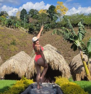 ArianaRosee_のSins of Loveの 5枚の写真