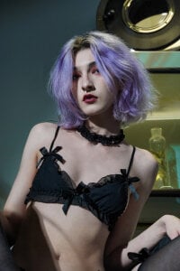 Mia_Cheers sitting beautifully Pic 4