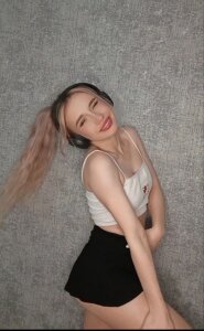 YourLovely_Mia Public Pic 5