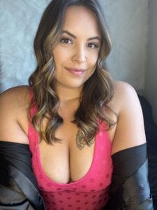 LillyHernandez Pretty in Pink 🩷 Pic 5