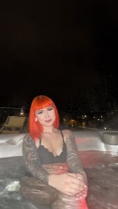 ScarletVixenLiveのPublicの 2枚の写真