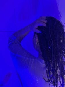 annie-russel Wet skirt Pic 4