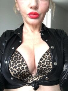 TeacherMilf Lacey Pic 3