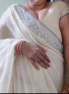 Hot_indian_Milf Public Pic