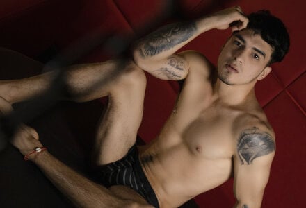 Big_ValentinHunk SEXY Pic 4