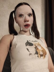 Mila-Naughty Public 사진