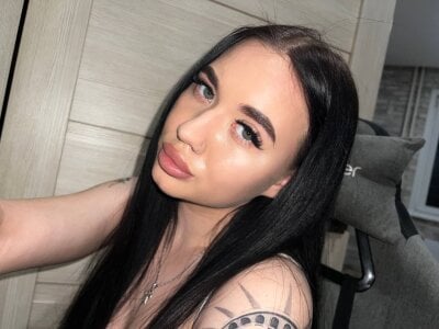 L1llian_Lee Public Pic 2