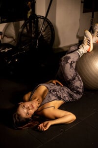 Anantaa_のWarming up but not just the muscles 😏の 4枚の写真