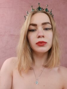 Jana-Bella Queen Moments Pic 7