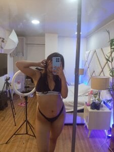 Tessa_Grey Tell me, honey… are you enjoying the show, or me?” Pic 3