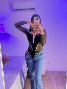 AriannaDavis Skinny cute Pic