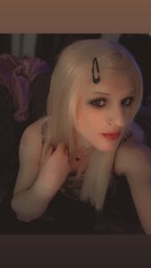 SexyBlondMandy Public Pic 2