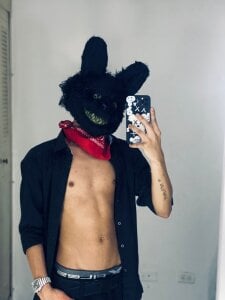 _taylor_black hallowenn Pic 2