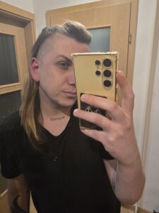 bratuhaaa Public Pic