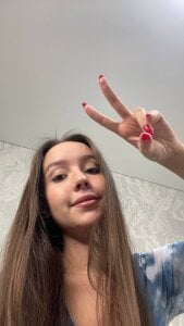 LisaSmiths Bikini mood Pic 2