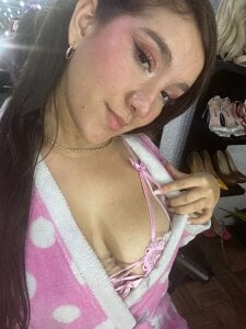 Getting ready to be with you this afternoon 💜 od ZharaGag_on_u  3 snímek