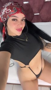 keniaHilton Public Hình