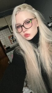 SimonaKaroly Public Bilde 4