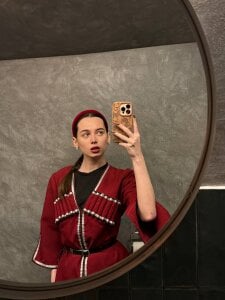 YvonneRobesのJUST ME🥰の 4枚の写真