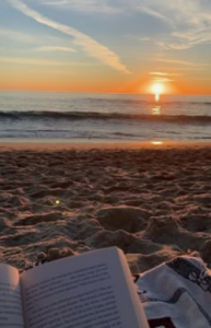 ThuBoppre sea ​​and books❤️ Pic