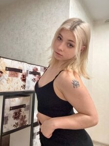 SibleyDurborow 🌬️ warm breath of comfort Pic 5