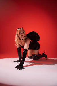 LunaHouston Darkness Looks Good on Me Pic 4