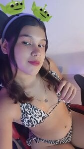 PetiteAri Public Pic 4