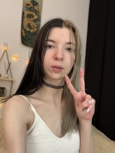 Emmie_shy Public Pic 4