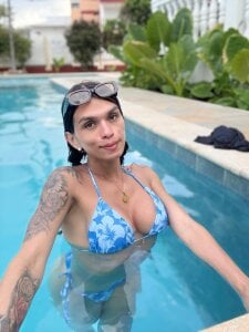 malejabenzz Dive in with me… I promise you won’t come out dry ☀️ Pic