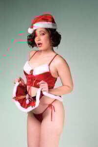 adarussell “I’m your favorite Christmas temptation.” 사진 2