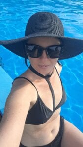 Mery_Poppins Pool Pic 2