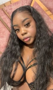 mia_alvares looks that catch 🫦 Pic