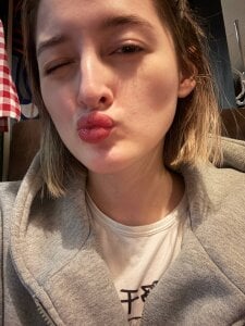 Emily_lyy Public Gambar 3