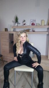 NadyaRubia I WANNA BE YOUR MASTER Pic 2