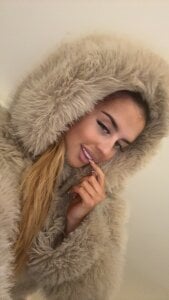 Emelia_Mae Public Foto 5