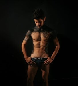 AlejandroStormm My body lubricated 😏 Pic 2