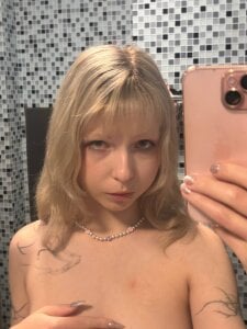 yourlovelyeve Public Pic