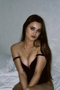 Renesmy_Black black Pic 2