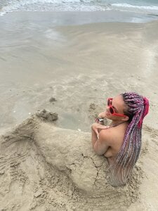 ebony_clyde_