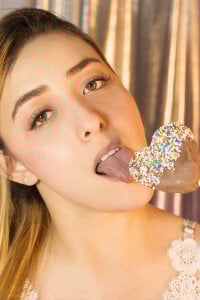 OraLarson sweet Pic 2