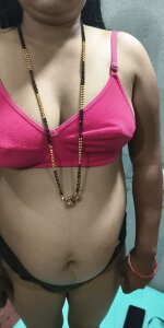 Curvy_Kanika Public Foto 5