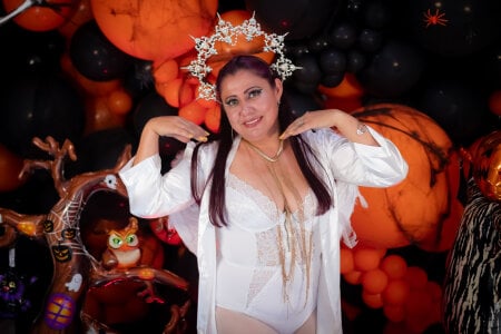 EmmaJhomson HALLOWEEN 2025 👻 Pic 2