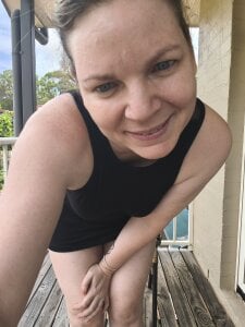 AussieKittyPurrのBalcony black dress tasteful classyの 3枚の写真