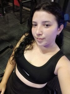 Zoe_Cuttee Public Pic 4