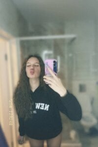 NeliaVandresar What do you think?😏 Pic 2